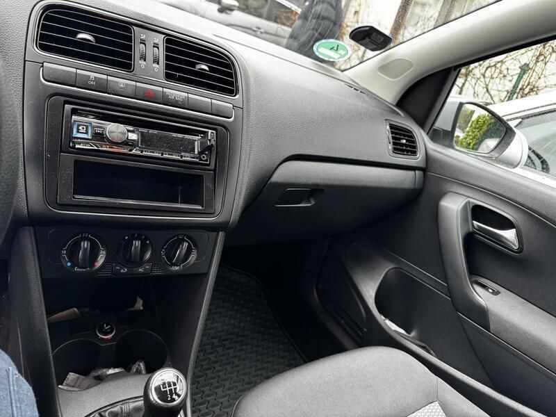 Silber Gebraucht 2010 VW Polo Kleinwagen | 3.950 € (Fairer Preis) - Bild 1/4