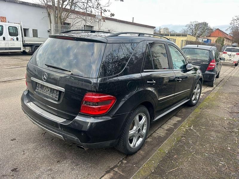 Gebraucht Mercedes ML280 190 PS (139 kW) 2008 Schwarz SUV