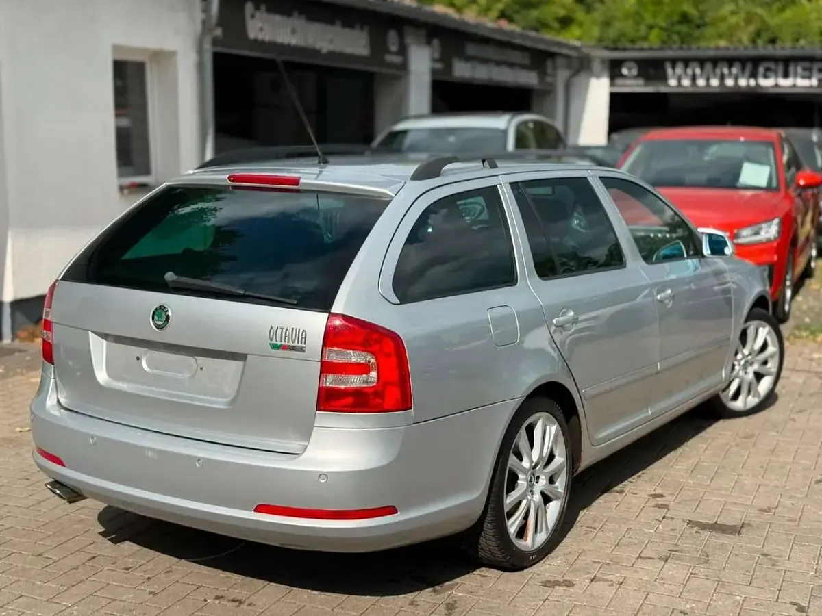 Gebraucht Skoda Octavia RS 170 PS (125 kW) 2009 Stribrna brilliant/ brilliants Kombi