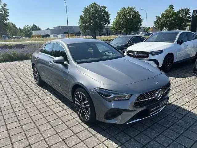 Gebraucht Mercedes CLA200 Progressive 163 PS (119 kW) 2025 Grau Coupé