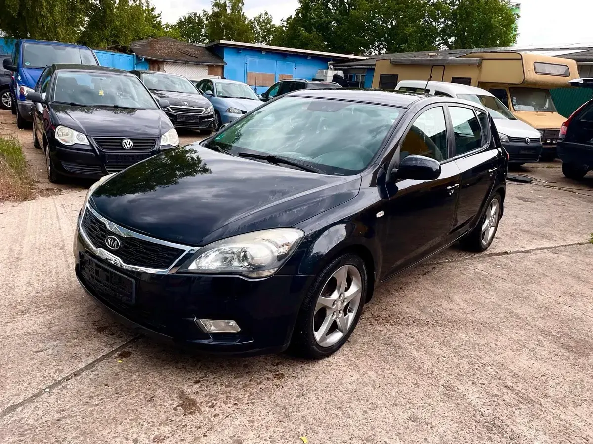 Gebraucht Kia Ceed 90 PS (66 kW) 2010 Schwarz Kleinwagen