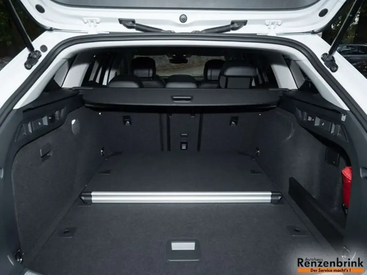 Gebraucht VW Passat Business 150 PS (110 kW) 2025 Pure white Kombi