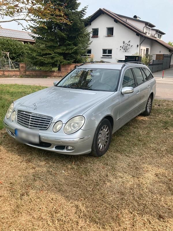 Silber Gebraucht 2005 Mercedes E220 Kombi | 4.200 € (Etwas zu teuer) - Bild 1/3