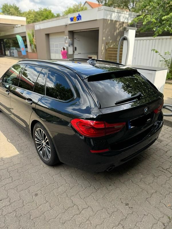 Gebraucht BMW 520 Sport Line 190 PS (139 kW) 2017 Schwarz Kombi