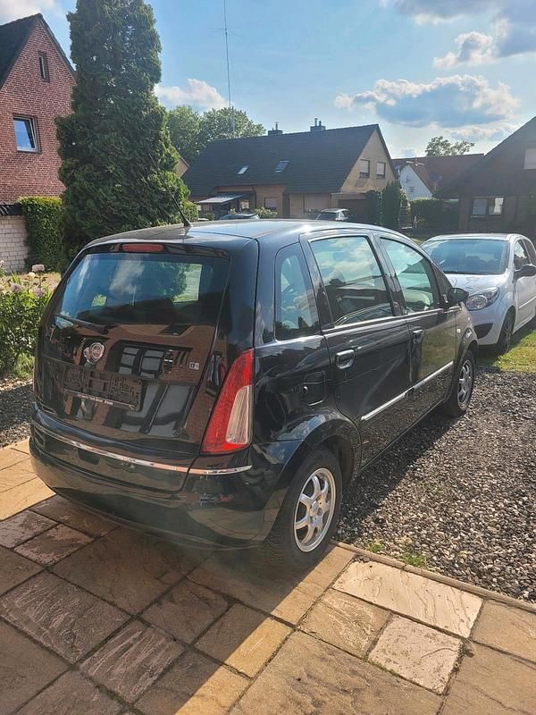Schwarz Gebraucht 2009 Lancia Musa Van / Kleinbus | 1.690 € (Guter Preis) - Bild 1/4
