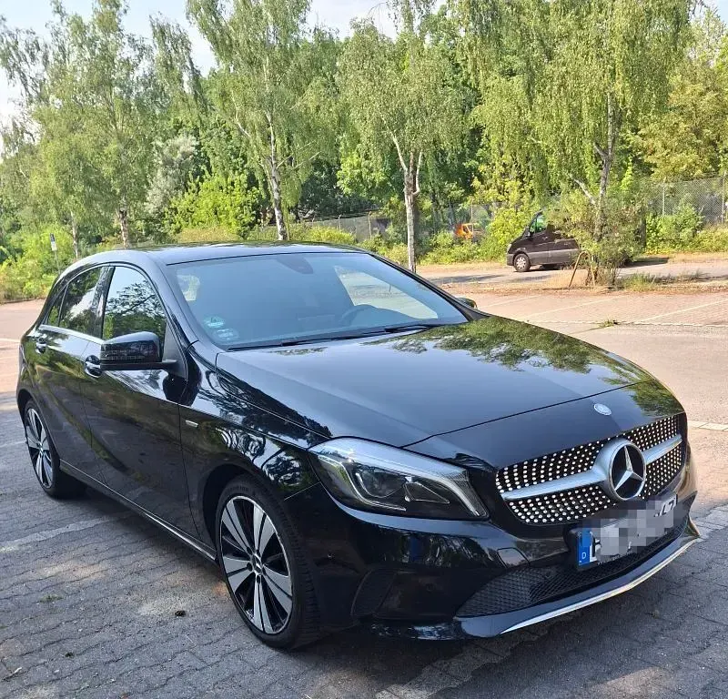 Gebraucht Mercedes A160 Edition 102 PS (75 kW) 2017 Schwarz Limousine