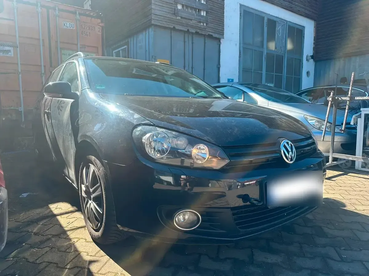 Gebraucht VW Golf VI Highline 105 PS (77 kW) 2012 Schwarz Kombi