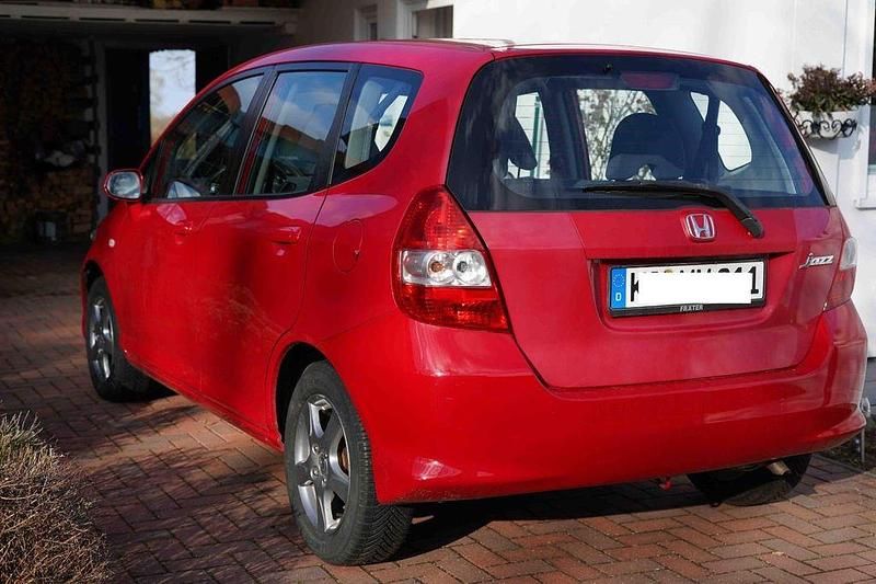 Gebraucht Honda Jazz LS 77 PS (56 kW) 2008 Rot Kleinwagen