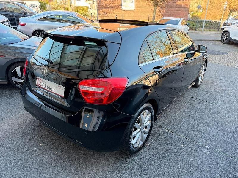 Gebraucht Mercedes A180 Style 122 PS (89 kW) 2014 Schwarz Limousine