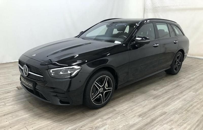 Metalliclack obsidianschwarz Gebraucht 2022 Mercedes E300 AMG Kombi | 30.710 € (Guter Preis) - Bild 1/4