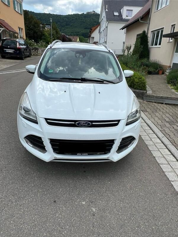 Weiß Gebraucht 2016 Ford Kuga Titanium SUV | 11.500 € (Fairer Preis) - Bild 1/4