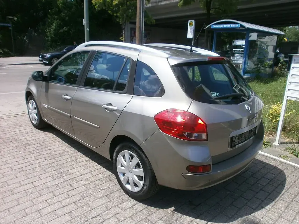Gebraucht Renault Clio II Dynamique 79 PS (58 kW) 2010 Gold Limousine