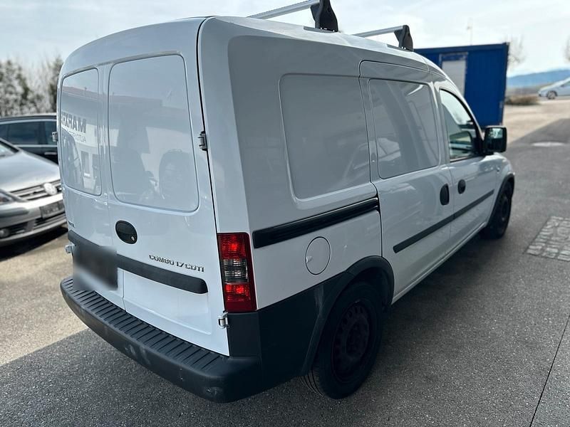Gebraucht Opel Combo 101 PS (74 kW) 2011 Weiß Kombi