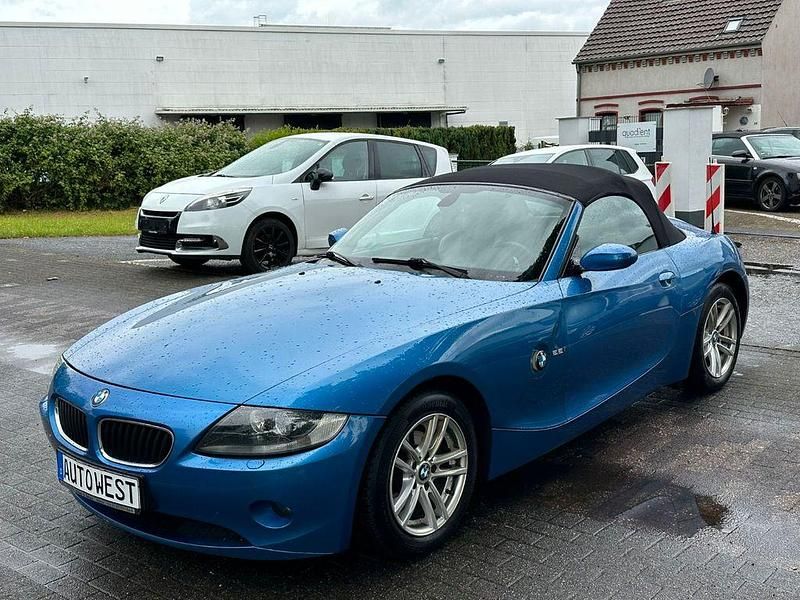 Blau Gebraucht 2005 BMW Z4 Sport Line Cabrio | 8.950 € (Guter Preis) - Bild 1/4