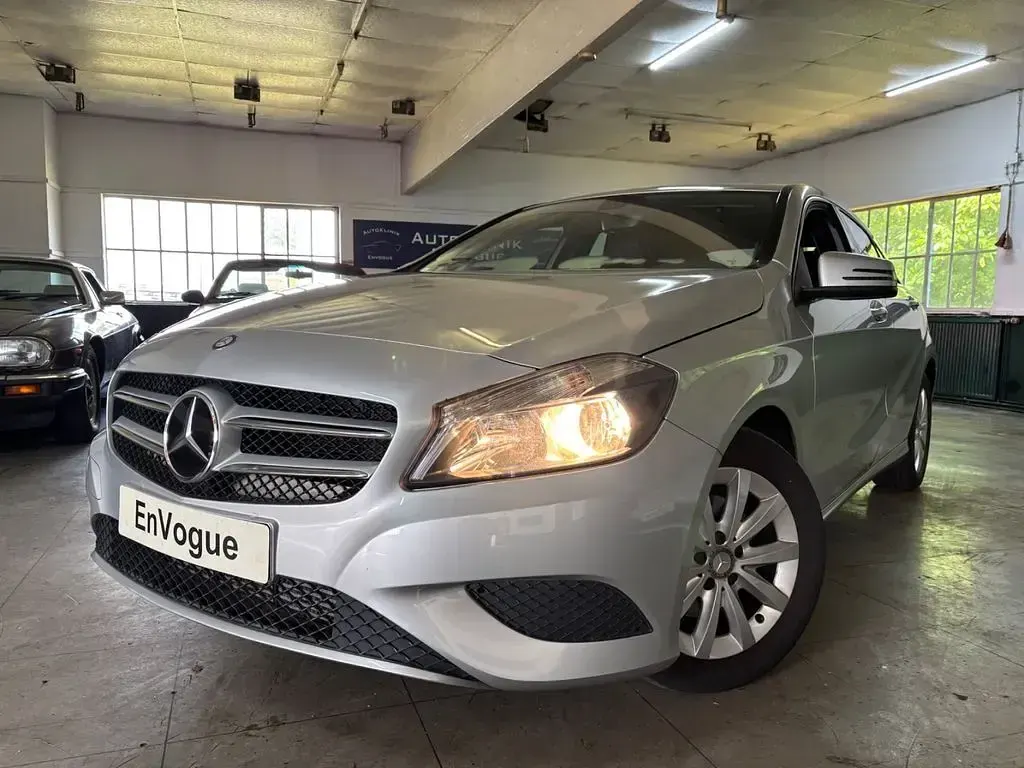 Gebraucht Mercedes A180 122 PS (89 kW) 2014 Silber Kleinwagen