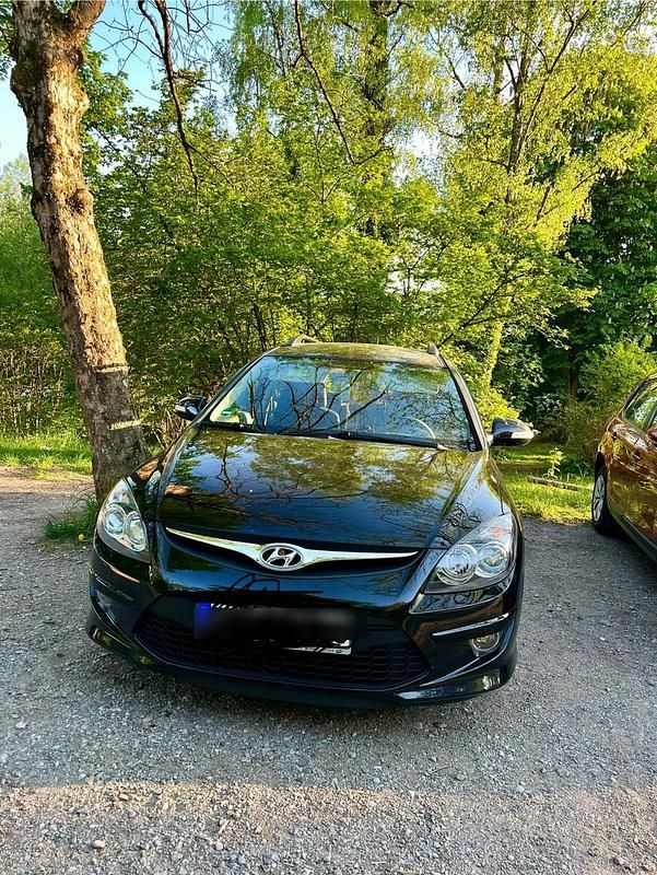Schwarz Gebraucht 2011 Hyundai i30 Kombi | 3.990 € (Fairer Preis) - Bild 1/4