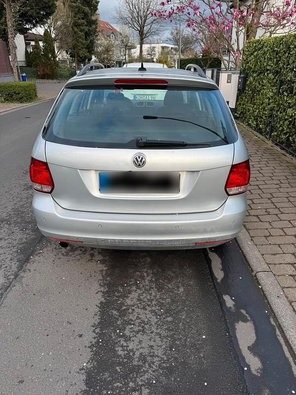 Gebraucht VW Golf VII 102 PS (75 kW) 2012 Silber Kombi