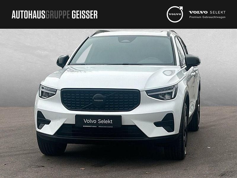 Neu Volvo XC40 Plus 163 PS (119 kW) 2025 Crystal weiß perleffekt SUV