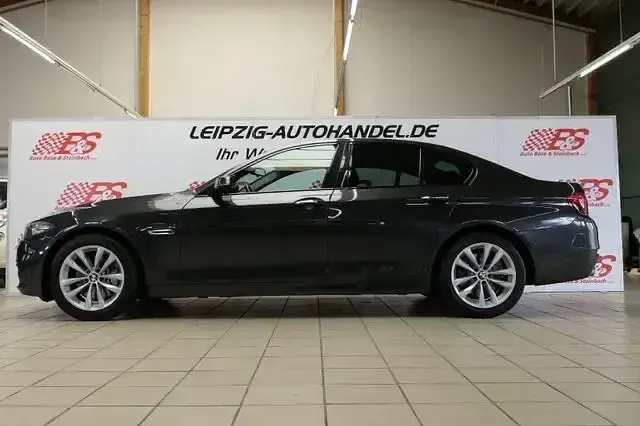 Gebraucht BMW 530 Sport Line 258 PS (189 kW) 2016 Sophistograu brillanteffekt me Limousine