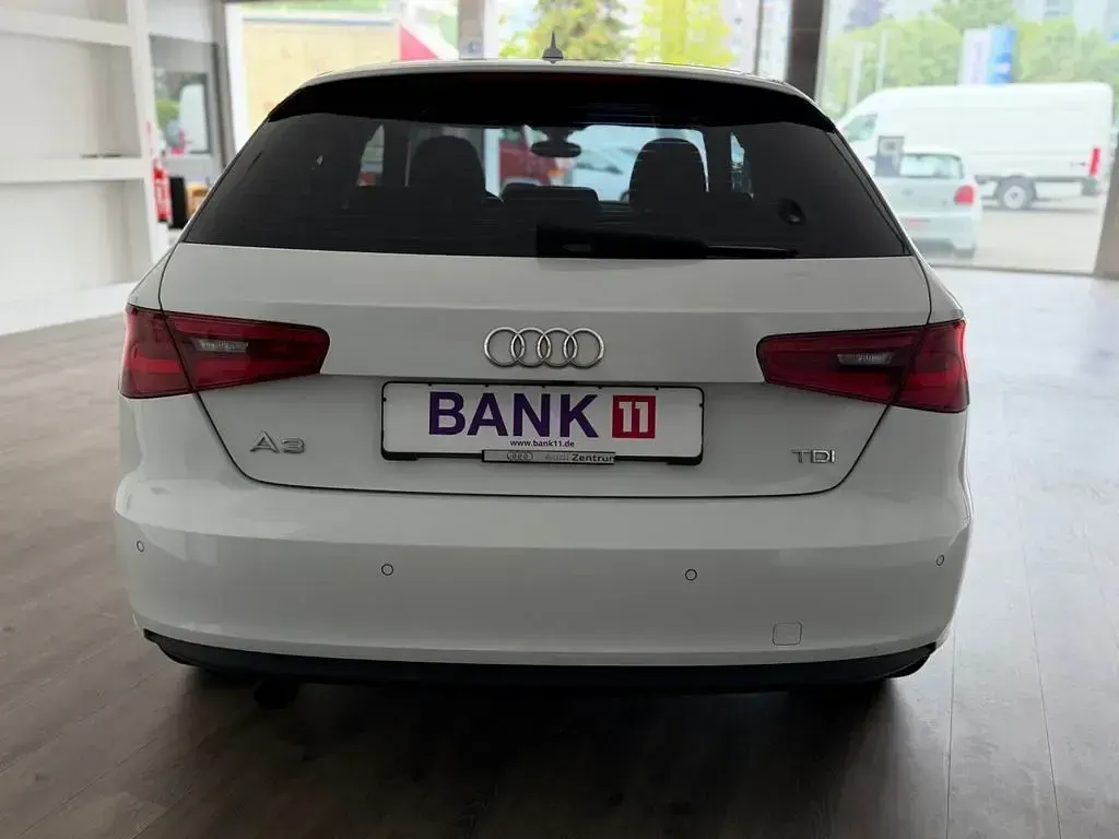 Używany Audi A3 Attraction 110 KM (80 kW) 2015 Biały Sedan/Limuzyna