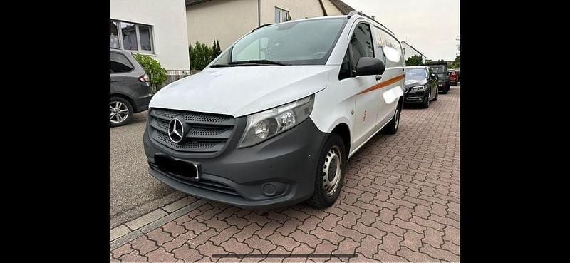 Weiß Gebraucht 2015 Mercedes Vito Van / Kleinbus | 6.200 € - Bild 1/4