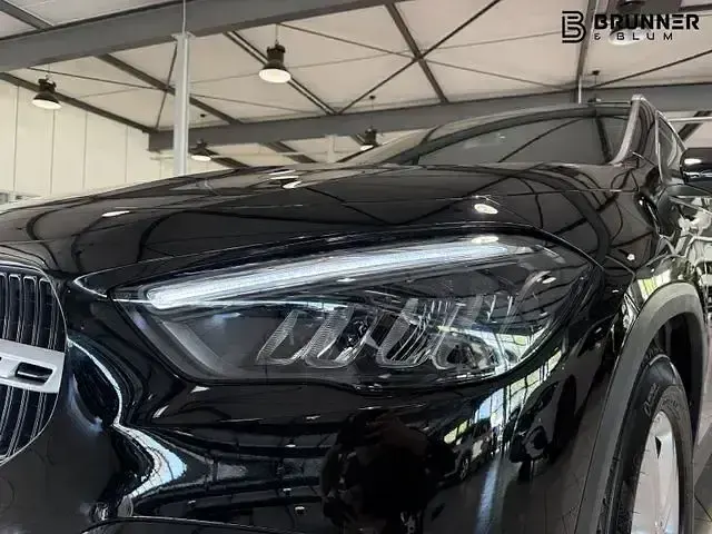 Gebraucht Mercedes GLA200 163 PS (119 kW) 2024 Unilack nachtschwarz SUV