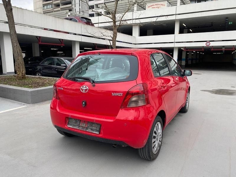 Gebraucht Toyota Yaris 69 PS (50 kW) 2008 Rot Kleinwagen