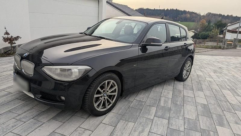 Schwarz Gebraucht 2013 BMW 120 Urban Line Kleinwagen | 5.590 € (Superpreis) - Bild 1/4