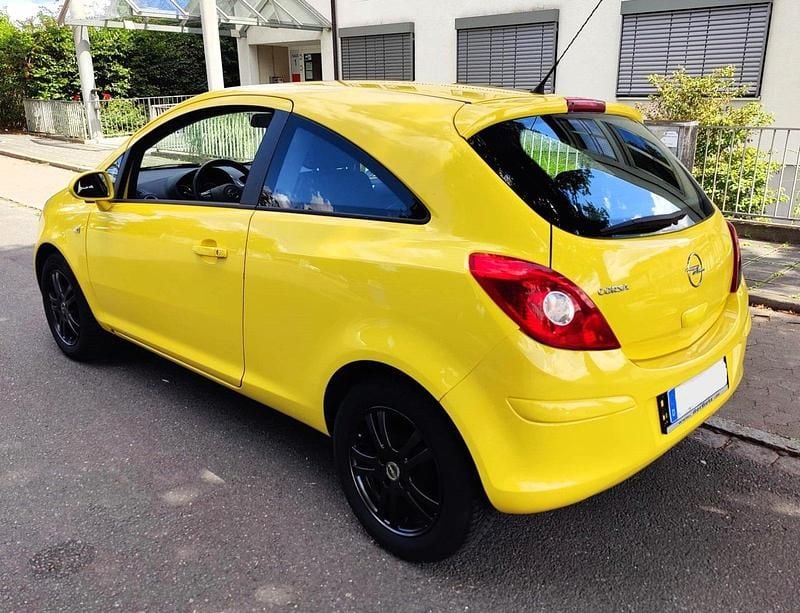 Gebraucht Opel Corsa Edition 80 PS (58 kW) 2009 Gelb Kleinwagen