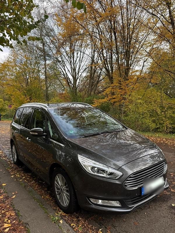 Grau Gebraucht 2019 Ford Galaxy Van / Kleinbus | 19.500 € (Superpreis) - Bild 1/4
