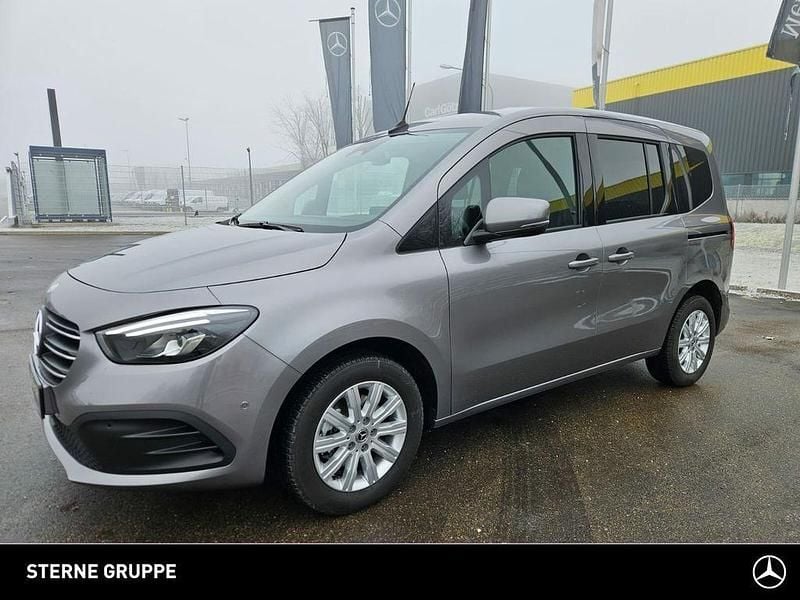 Gebraucht Mercedes T180 Progressive 131 PS (96 kW) 2025 Grau Van / Kleinbus