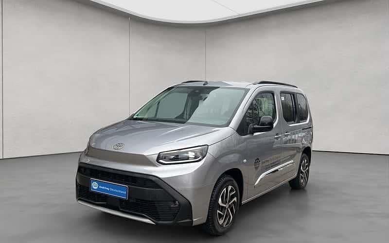 Silber Gebraucht 2025 Toyota Proace Verso City Kombi | 34.790 € (Guter Preis) - Bild 1/4