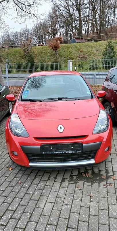 Gebraucht Renault Clio II 75 PS (55 kW) 2009 Rot Kleinwagen