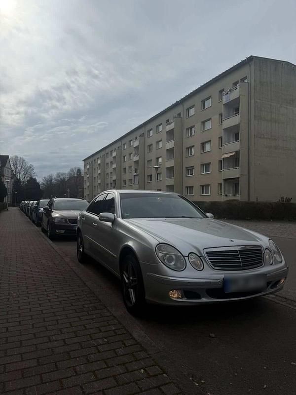 Gebraucht Mercedes E220 150 PS (110 kW) 2003 Limousine