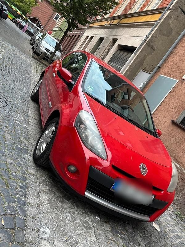 Rot Gebraucht 2011 Renault Clio Coupé | 2.200 € (Guter Preis) - Bild 1/4