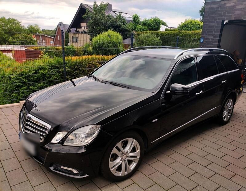 Schwarz Gebraucht 2010 Mercedes E220 Avantgarde Kombi | 12.300 € (Etwas zu teuer) - Bild 1/4
