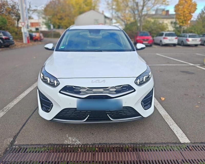 Gebraucht Kia Ceed Platinum 141 PS (103 kW) 2022 Weiß Kleinwagen