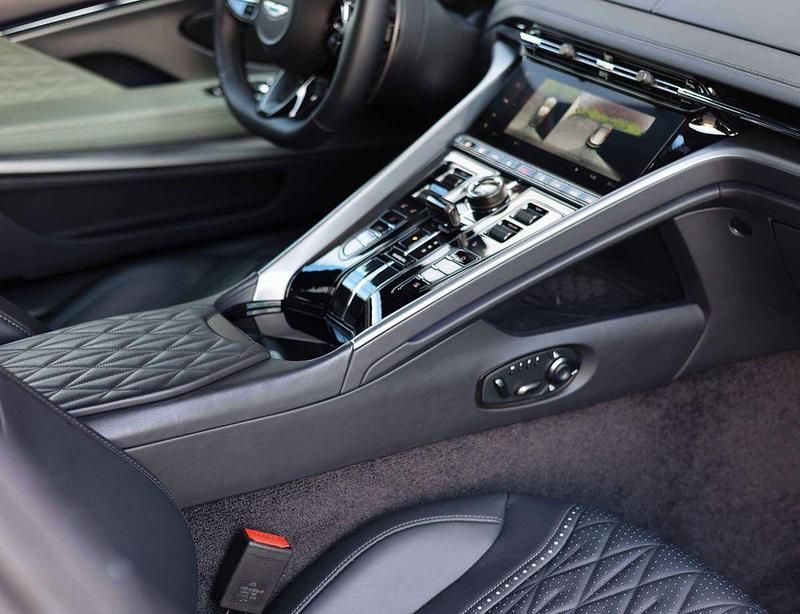 Gebraucht Aston Martin DB12 678 PS (498 kW) 2023 Silber Coupé