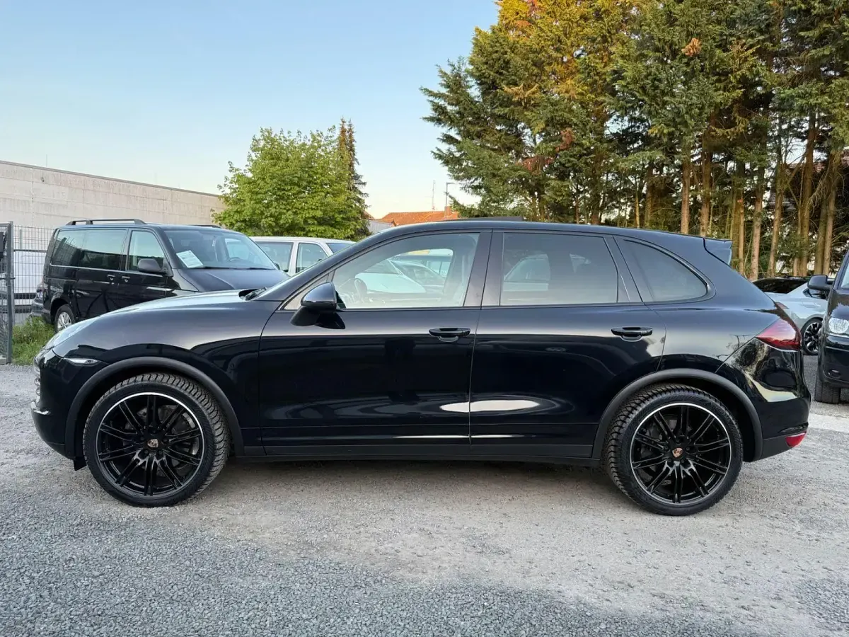 Second-hand Porsche Cayenne Platinum Edition 245 CP (180 kW) 2014 Negru SUV