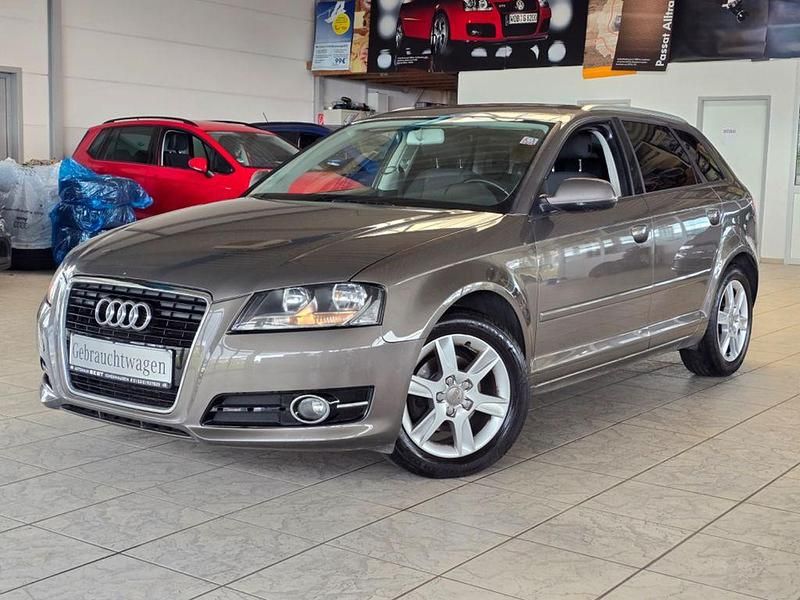 Grau Gebraucht 2012 Audi A3 Attraction Limousine | 7.500 € (Fairer Preis) - Bild 1/4