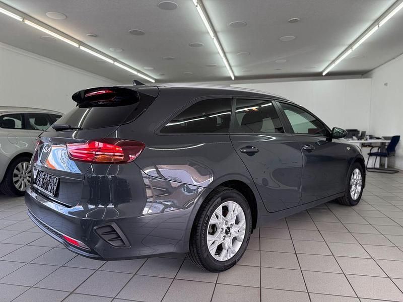 Second-hand Kia Ceed 101 CP (74 kW) 2022 Gri Hatchback