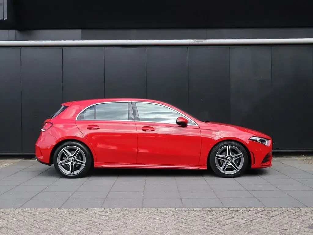 Gebraucht Mercedes A200 Business 163 PS (119 kW) 2019 Rot Limousine