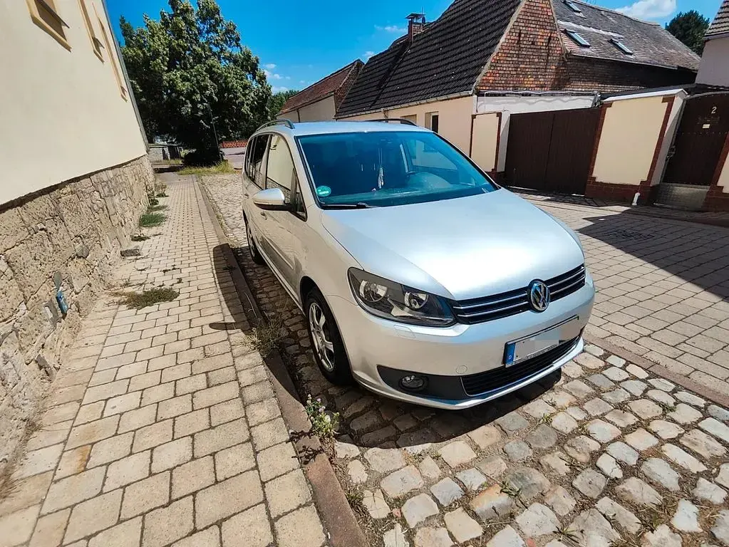 Gebraucht VW Touran 105 PS (77 kW) 2012 Silber Van / Kleinbus