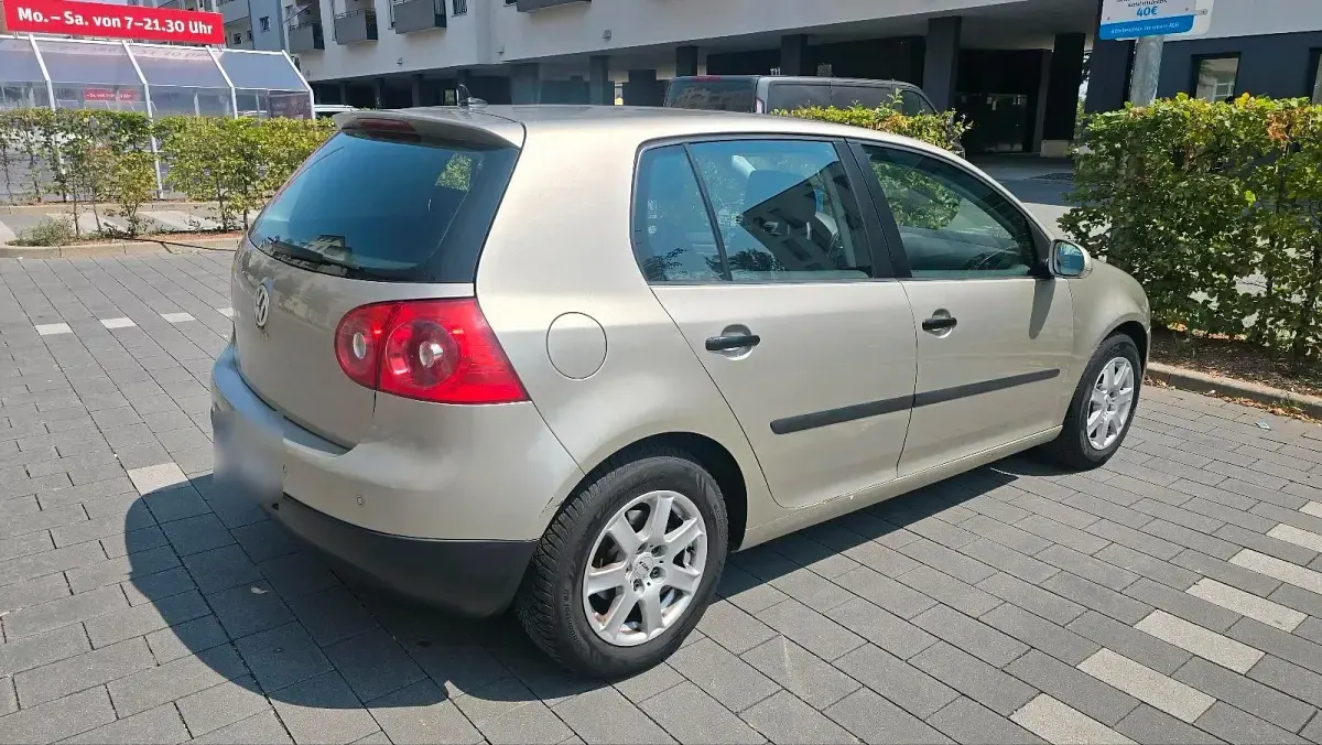 Gebraucht VW Golf V 115 PS (84 kW) 2005 Gold Kleinwagen