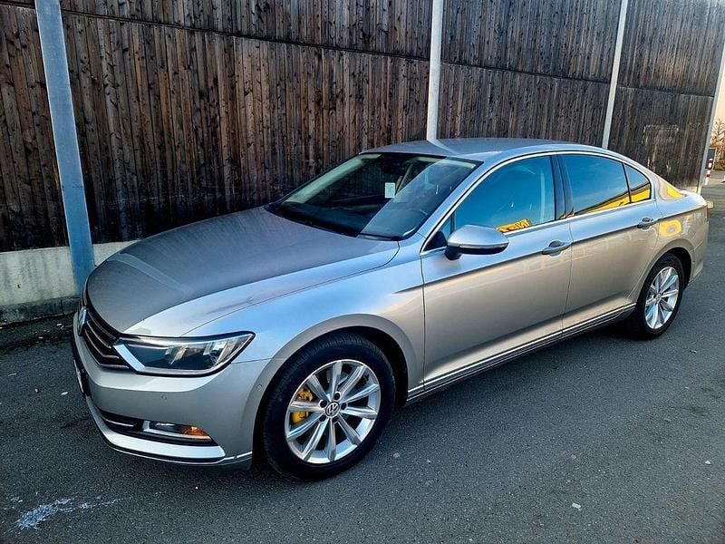 Grau Gebraucht 2016 VW Passat Highline Limousine | 12.999 € (Guter Preis) - Bild 1/4
