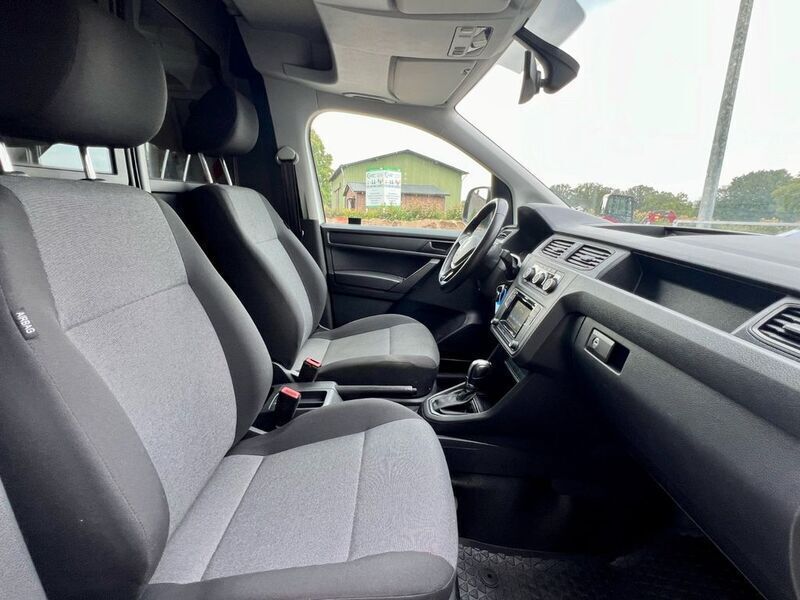 Second-hand VW Caddy 102 CP (75 kW) 2016 Alb Monovolum