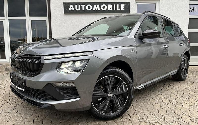 Graphitegrau metallic Neu 2025 Skoda Kamiq Monte Carlo SUV | 31.979 € (Fairer Preis) - Bild 1/4