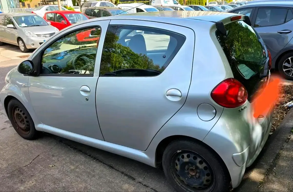Gebraucht Toyota Aygo 68 PS (50 kW) 2006 Silber Kleinwagen
