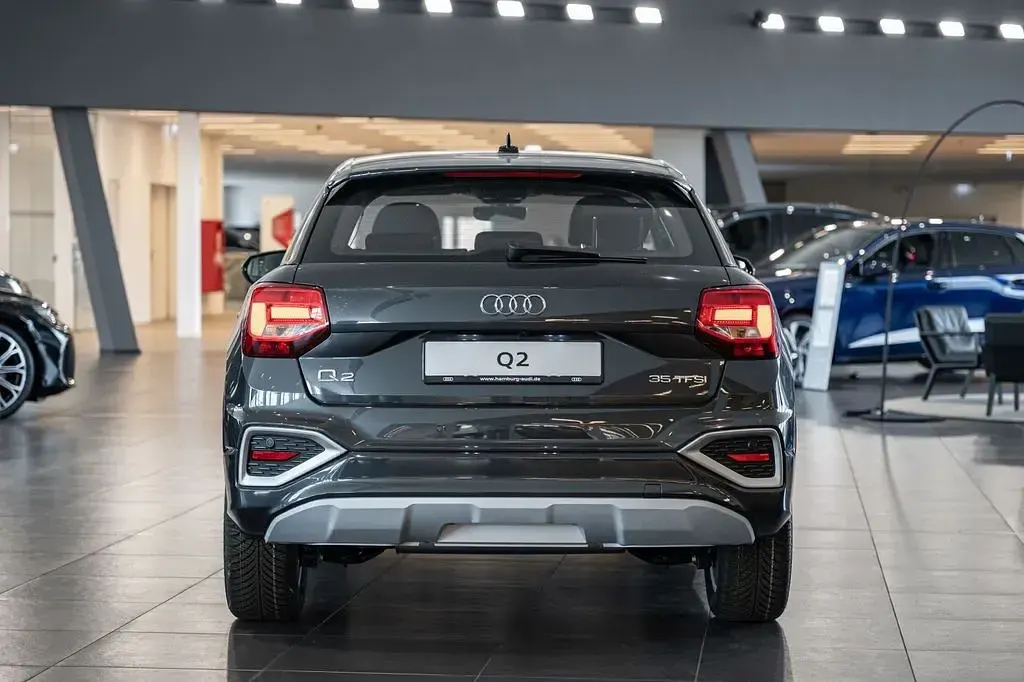 Neu Audi Q2 Advanced Plus 150 PS (110 kW) 2026 Grau SUV