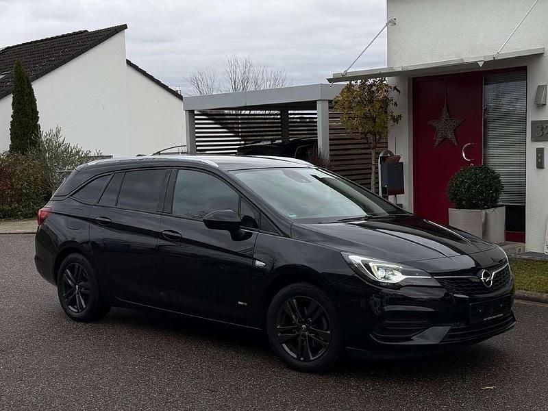 Onyx schwarz metallic Gebraucht 2021 Opel Astra Kombi | 11.900 € (Guter Preis) - Bild 1/4